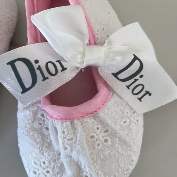 Infant booties - Picture 2 of 4